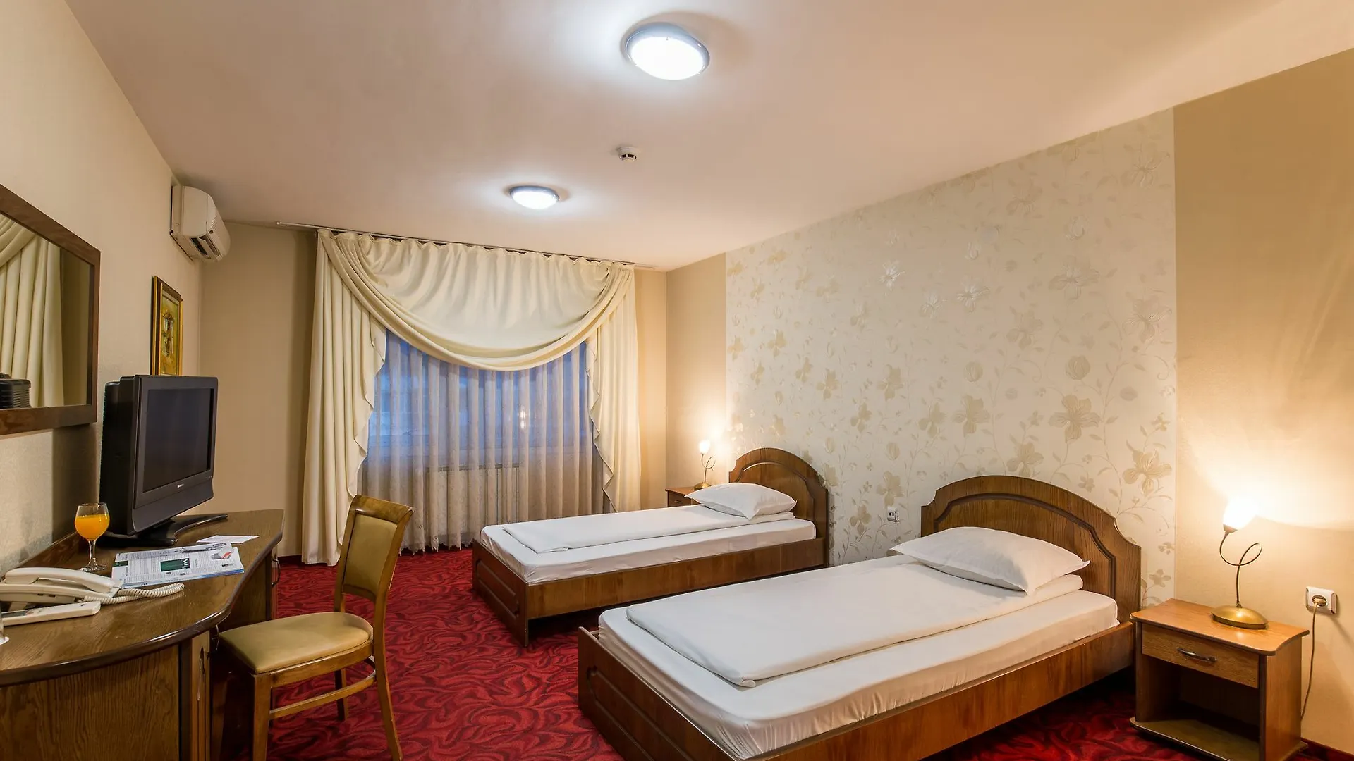 Hotel Blvd 7 Φιλιππούπολη 3*,